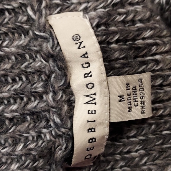 Debbie Morgan Gray with White Flecks Short Sleeve Shawl Neck Sweater Size Medium - Picture 5 of 7